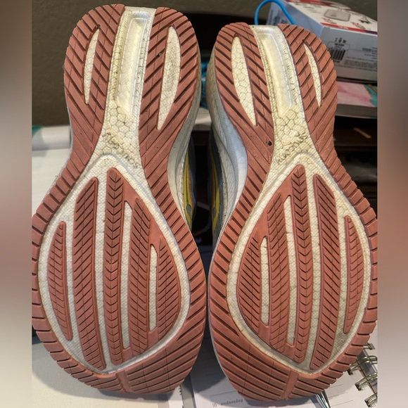 Saucony Triumph 20 size 8.5 - Picture 6 of 6